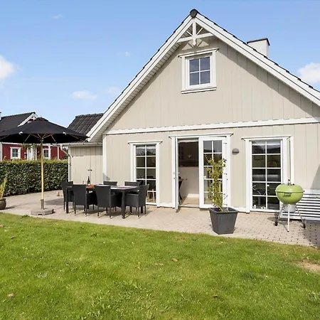 Holiday home Fy201-brenderup-fyn-strandgardsvej-223 *